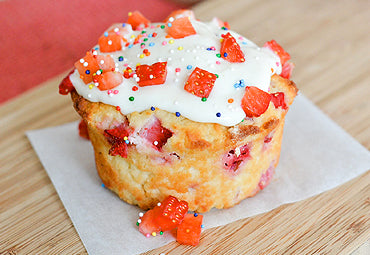 Single Serving Strawberries ‘N Cream Protein Cake
